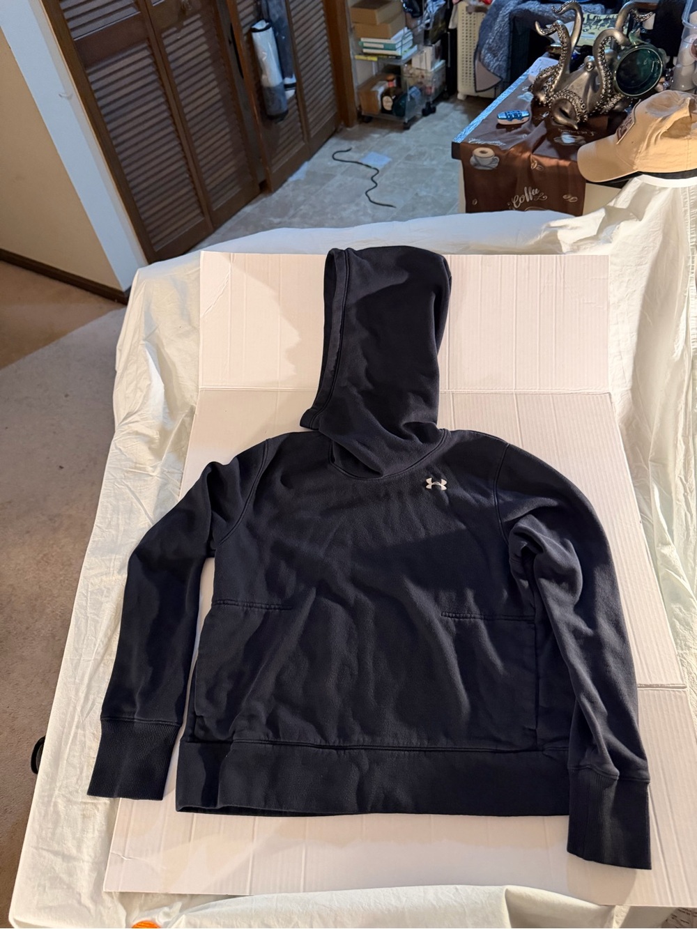 #329Under Armour Men’s Black Hooded Sweatshirt